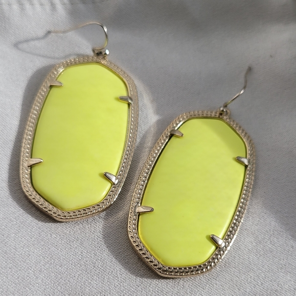 Kendra Scott Neon Yellow Danielle Earrings in Gold - Picture 6 of 13